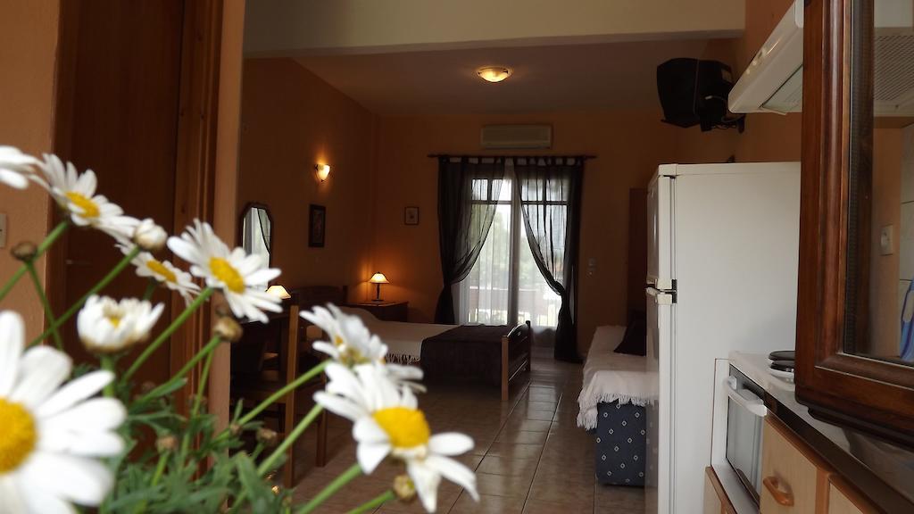 Pefka Studios & Apartments Vourvourou Zimmer foto
